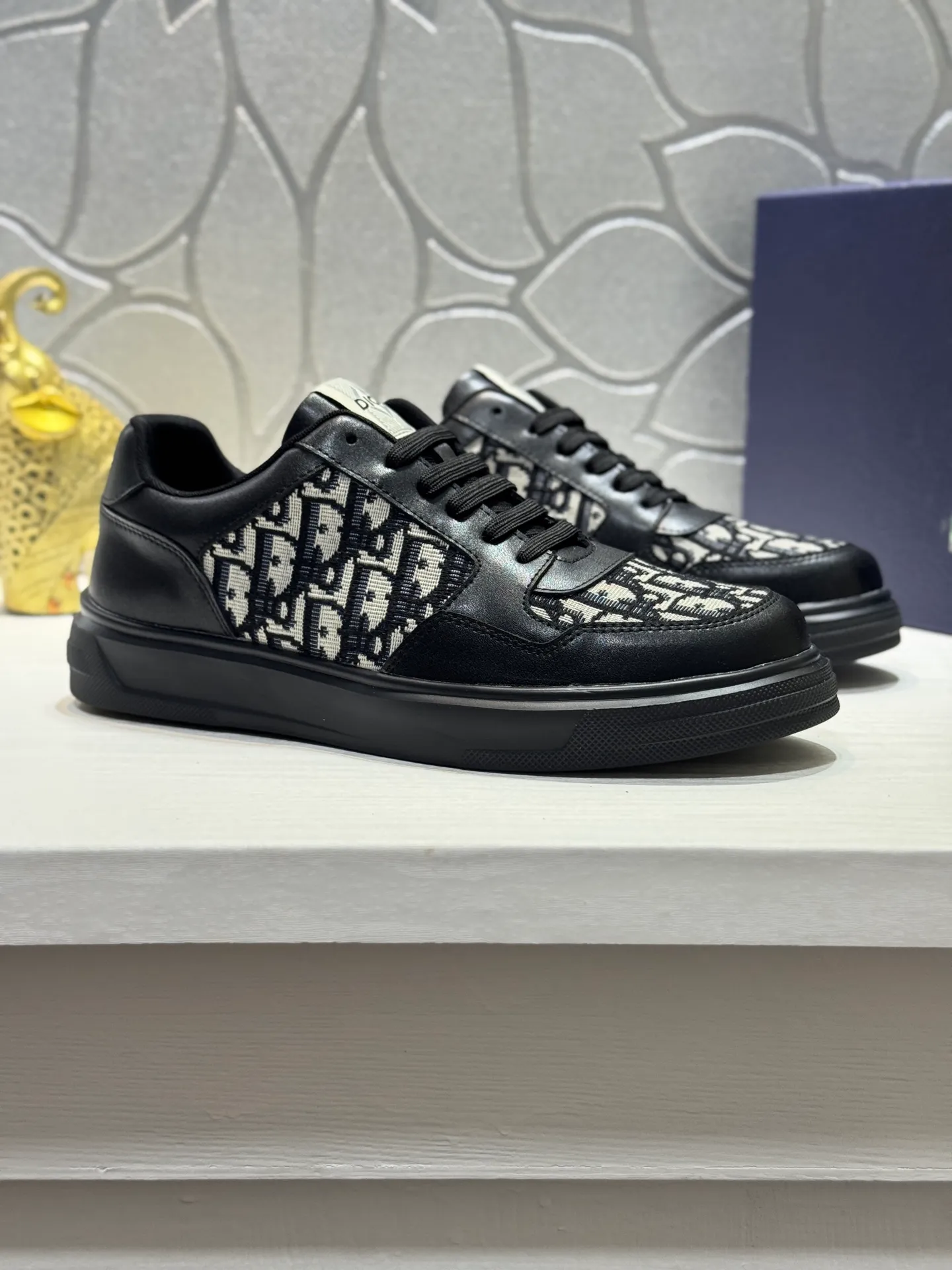 Men's men's shoes 💰400 [New model] 🌂🌂Dior (Dior) 🆕 Low-top casual shoes, carefully made of first-layer cowhide with canvas, comfortable and breathable ~ rubber soles, enhance style. Fashionable and versatile, it can complement any look. Featuring an exquisite design that is uniquely dynamic and modern, this shoe is part of Dior's legacy and embodies modern elegance. Size: 38-44 (45 customized